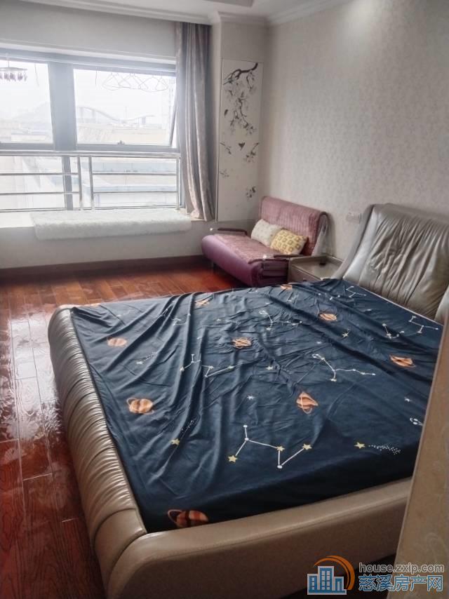 泰悦公寓1600元，钥匙在，直接