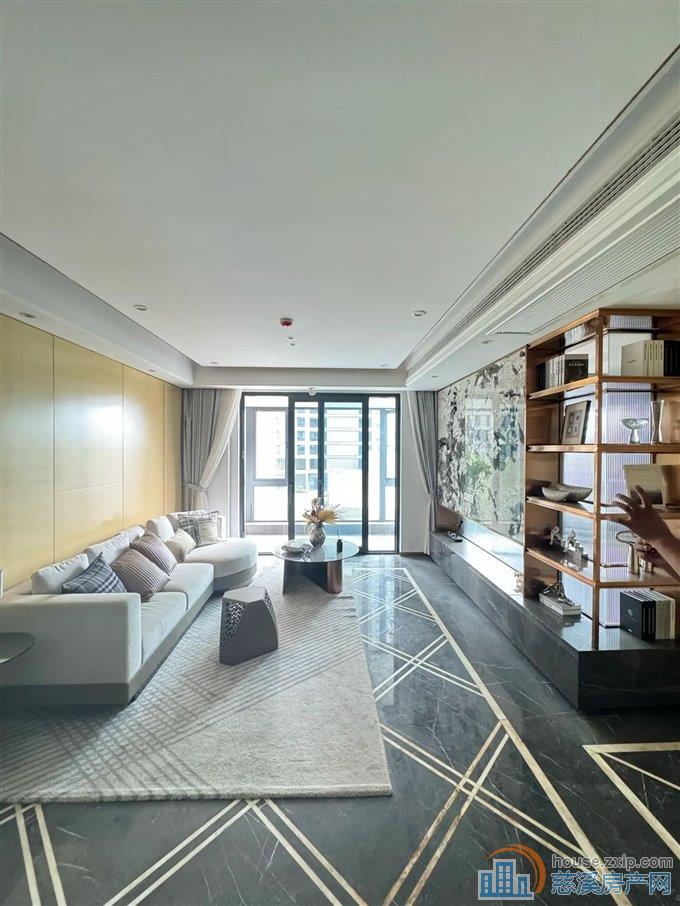 出售万固臻悦府141平265万