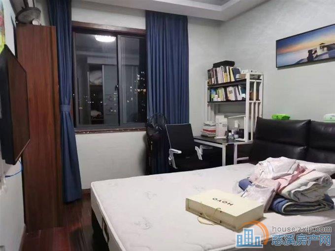 恒元新境电梯房138平精装三室185万