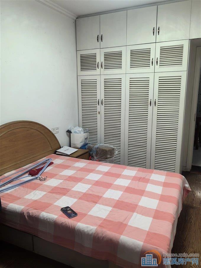 金山新村 1楼 精装 有架空层 东边套