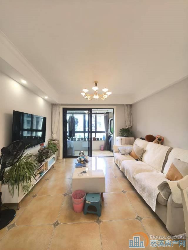 誉林府电梯房7楼95平精装修215万