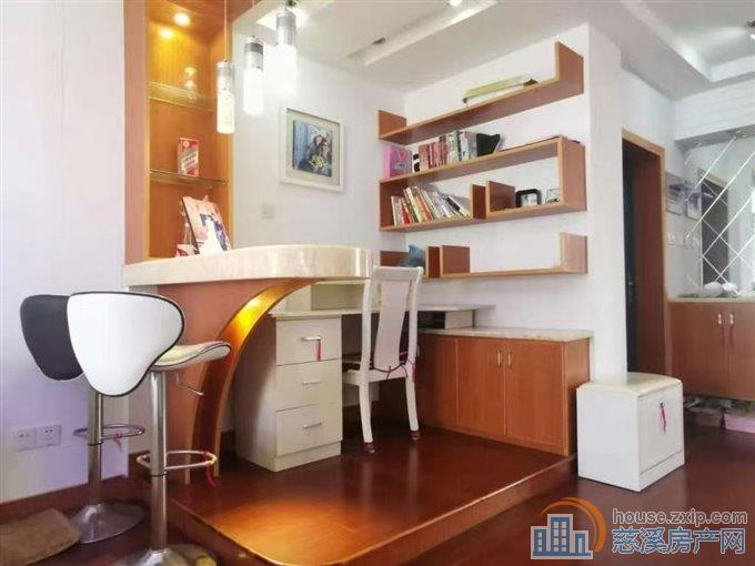 玲珑小区多层4楼95平十架精装102万