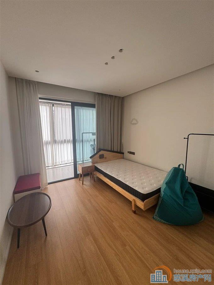 中梁泊景庭上叠316万送车位杂物间