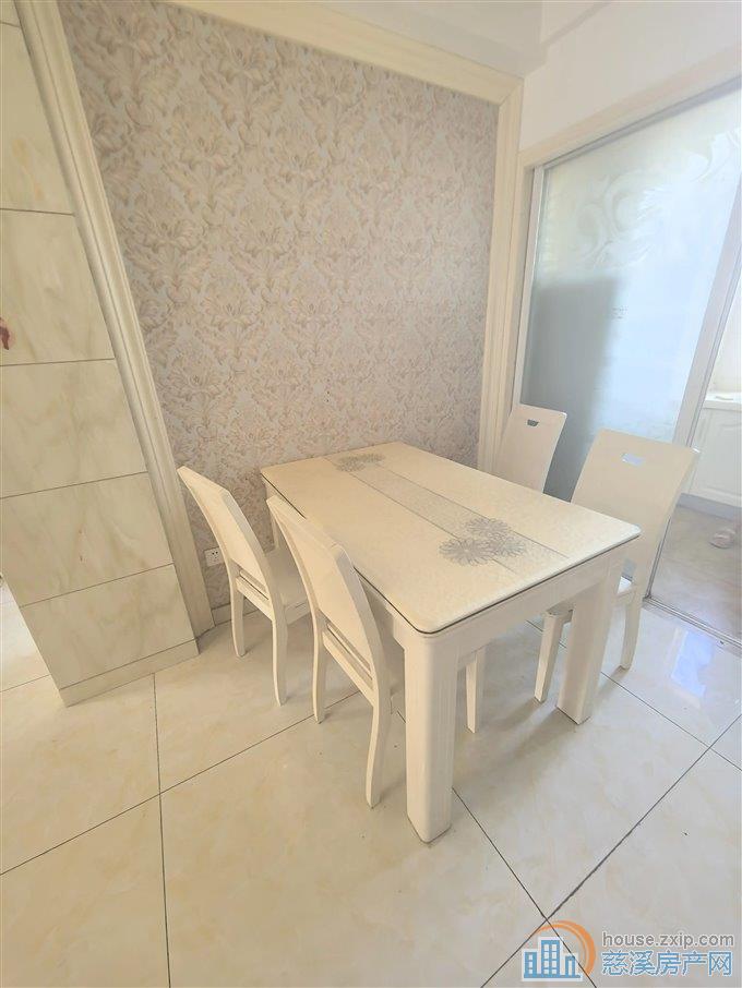 出租星光家园二期2500元/月