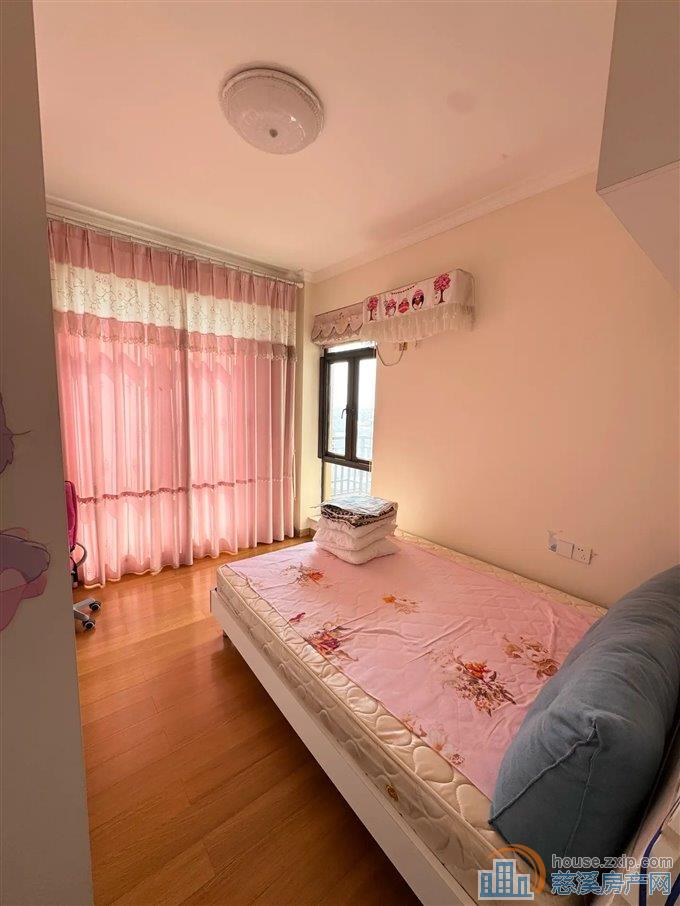 美莛花苑117平132万送车位精装修