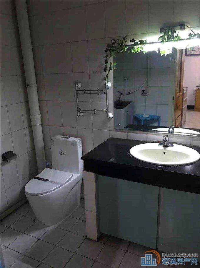 实验公寓109平低楼层精装三室120万