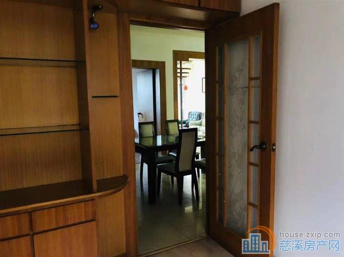 新城中心 三室 1700元