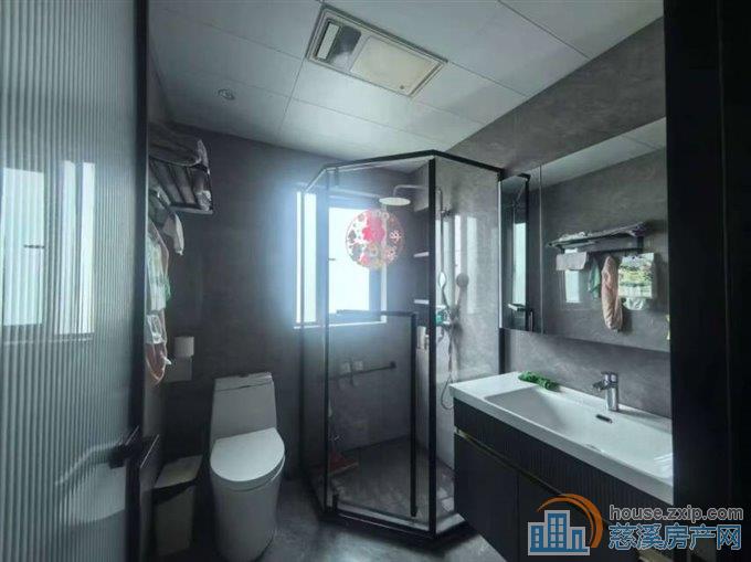 吾悦华府B区141平精装位置好226万