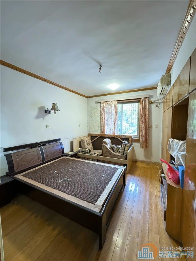 出售金山南区74平73.8万