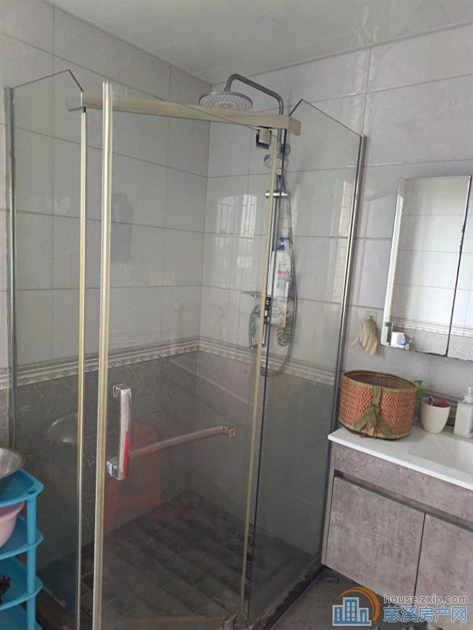 孙塘新村5楼115平三室二卫2000元