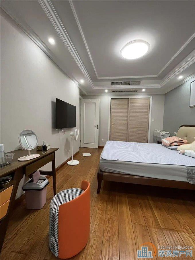 玲珑小区 精装95平方99万带车库