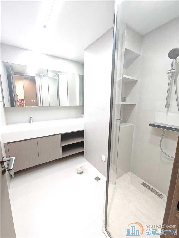 中海湖心半岛全新精装修双阳台直接钥匙在