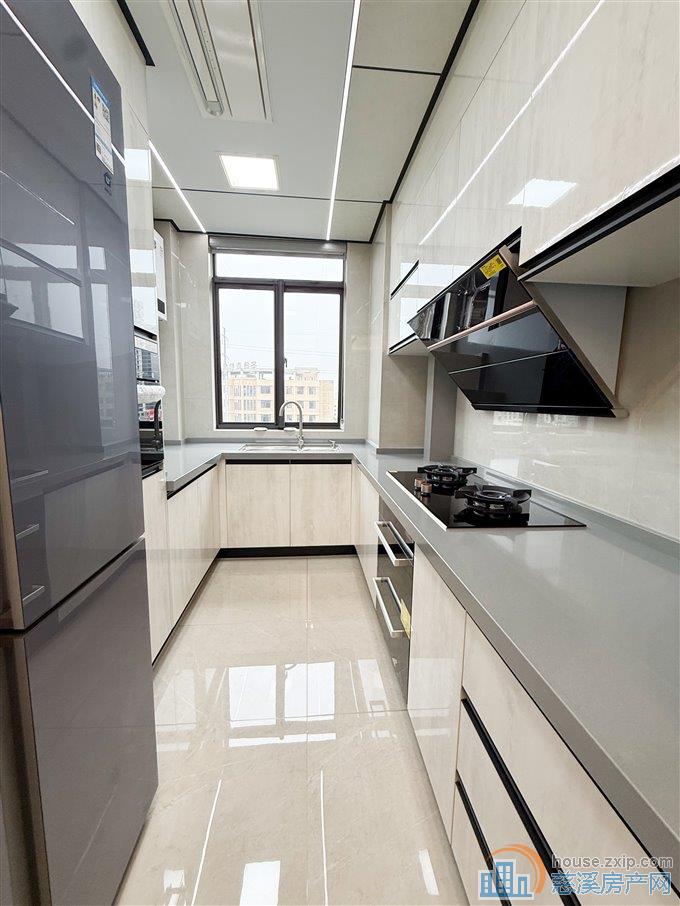 元亨雅园 精装135平220万带车位