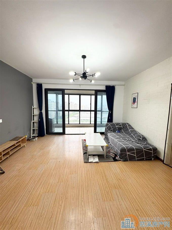 出租碧桂园天誉华府四室两厅3200每月