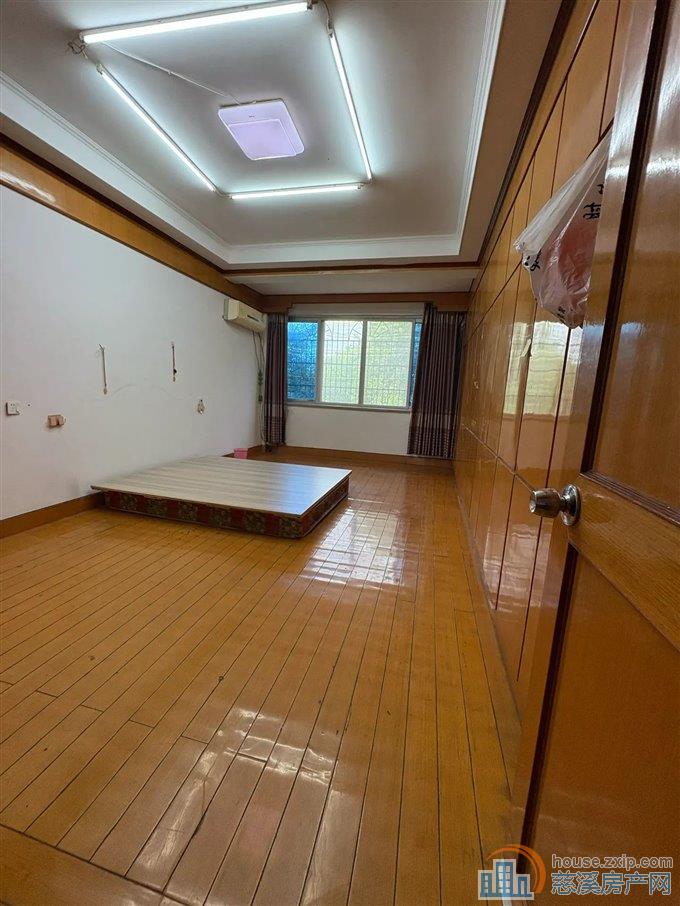 出租东山路192号2200元/月