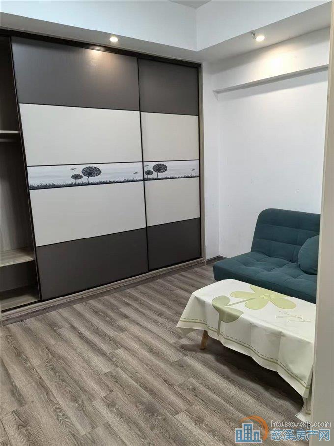 中央大厦南楼精装多套朝南32.8万等