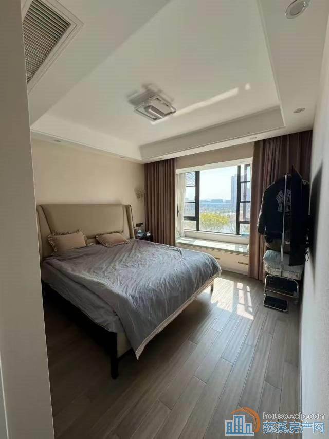 中海湖心半岛电梯房127平精装255万