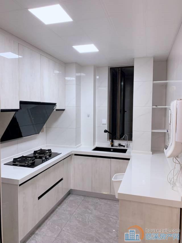 峙山庄园128平三室两厅两卫全新精装