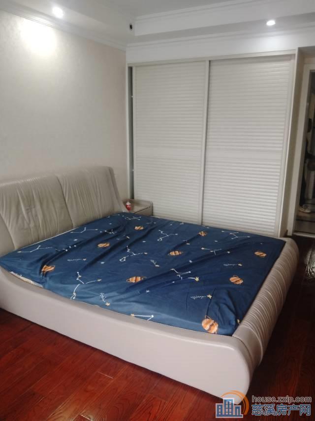 泰悦公寓1600元，钥匙在，直接