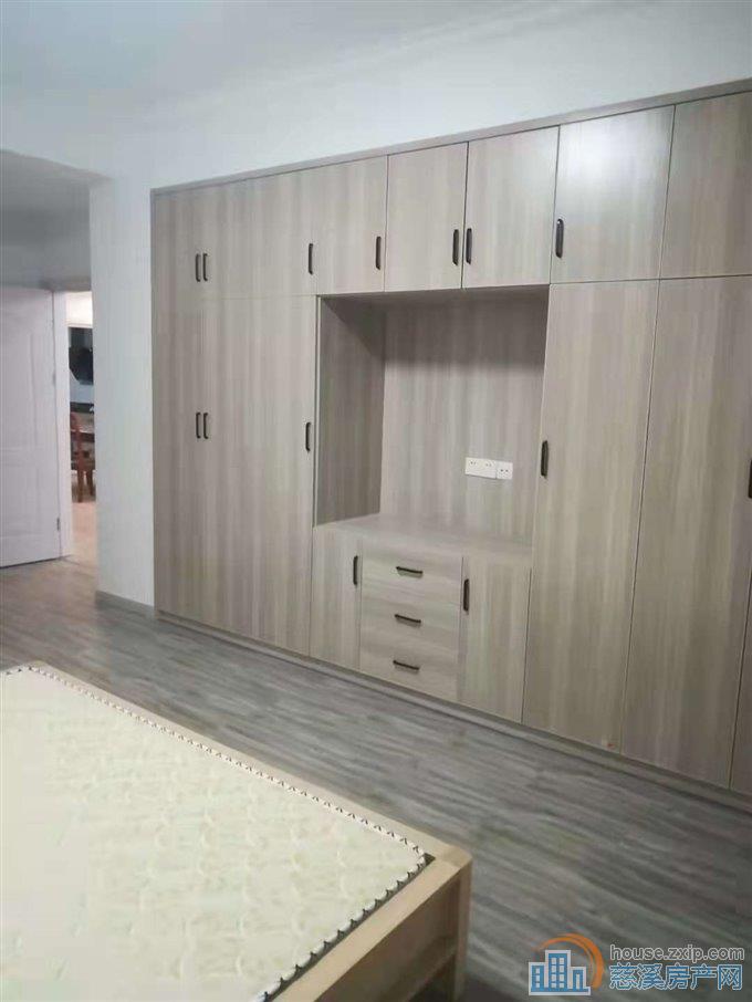 鸣北小区三室2厅2卫仅租3500