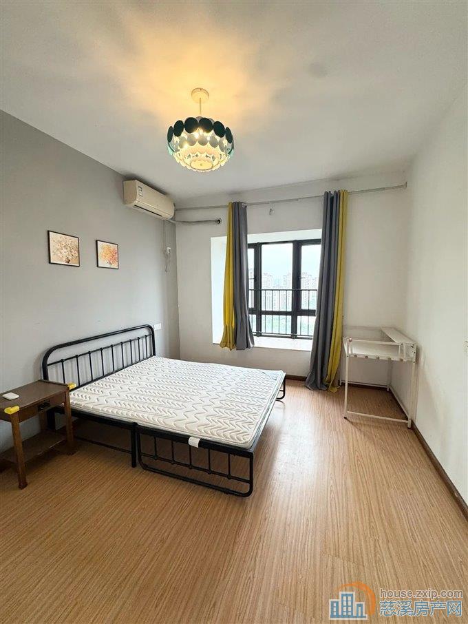 出租碧桂园天誉华府四室两厅3200每月