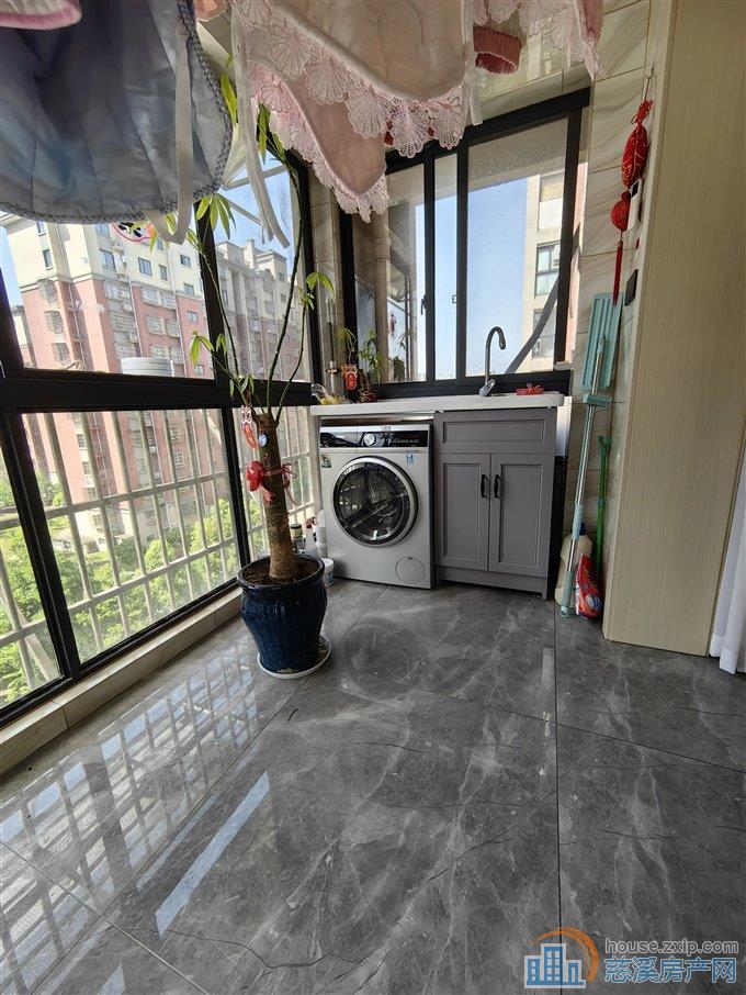 兴隆苑122平160万送车位杂物间