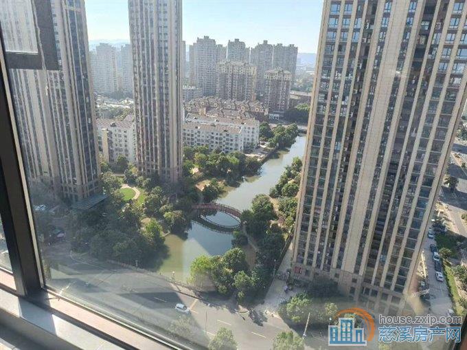 江畔壹号院黄金楼层84平二室普装满两年