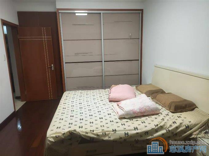 园丁新村精装87平架空层一间