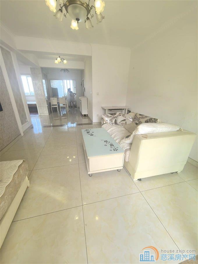 出租星光家园二期2500元/月