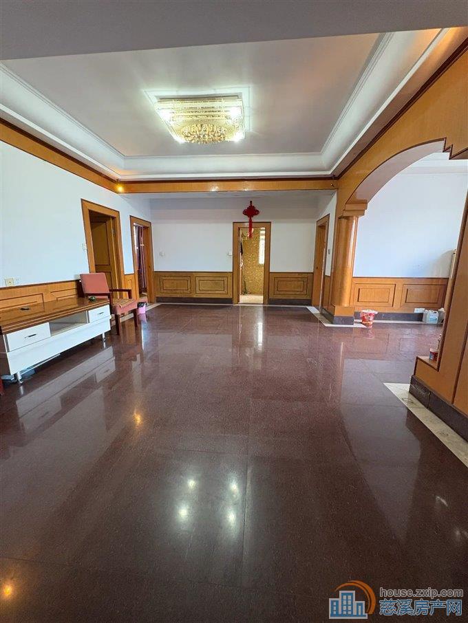 出租东山路192号2200元/月