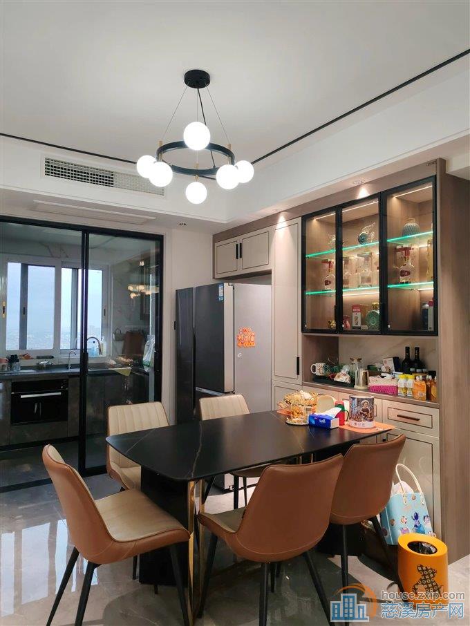 俯院江南北区126平165万精装好房