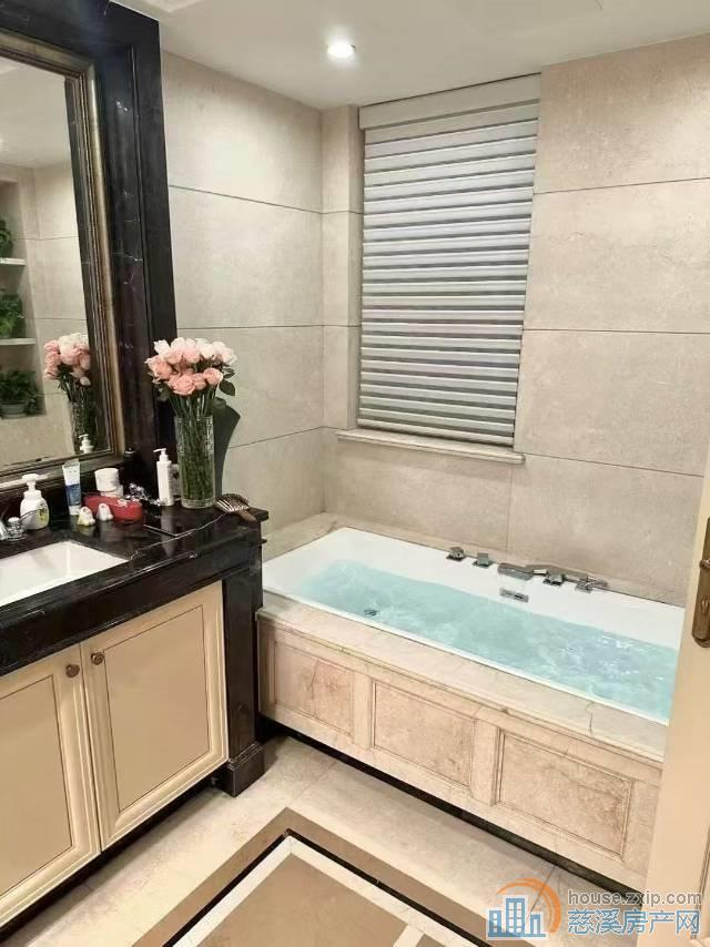 绿城慈园豪装中间楼层163平车位388万