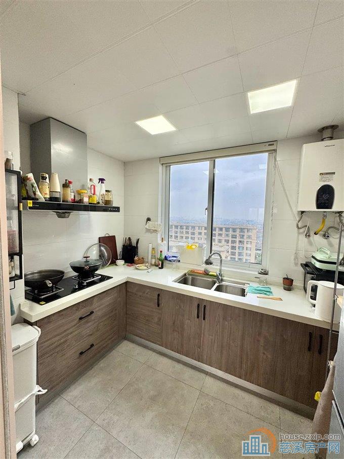 中梁泊景庭131平122万洋房户型方正