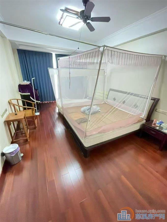 星光家园别墅2通3自住精装带院子450万