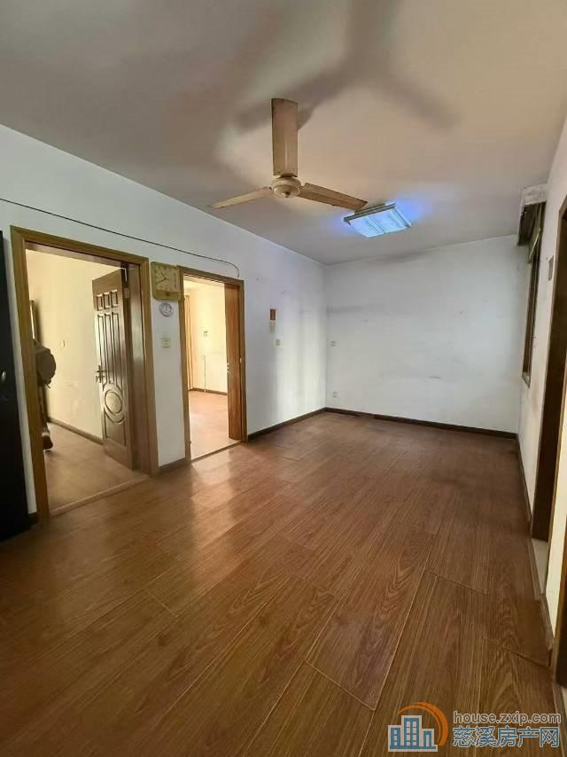 金山新村2楼68 平架空层，一口价56