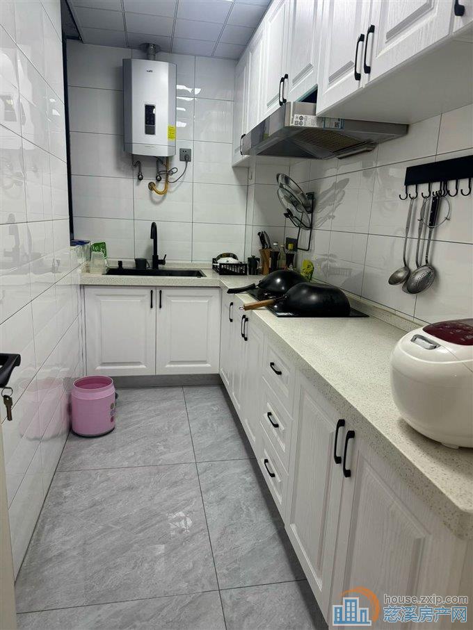 出租人和家园2室1800包物业