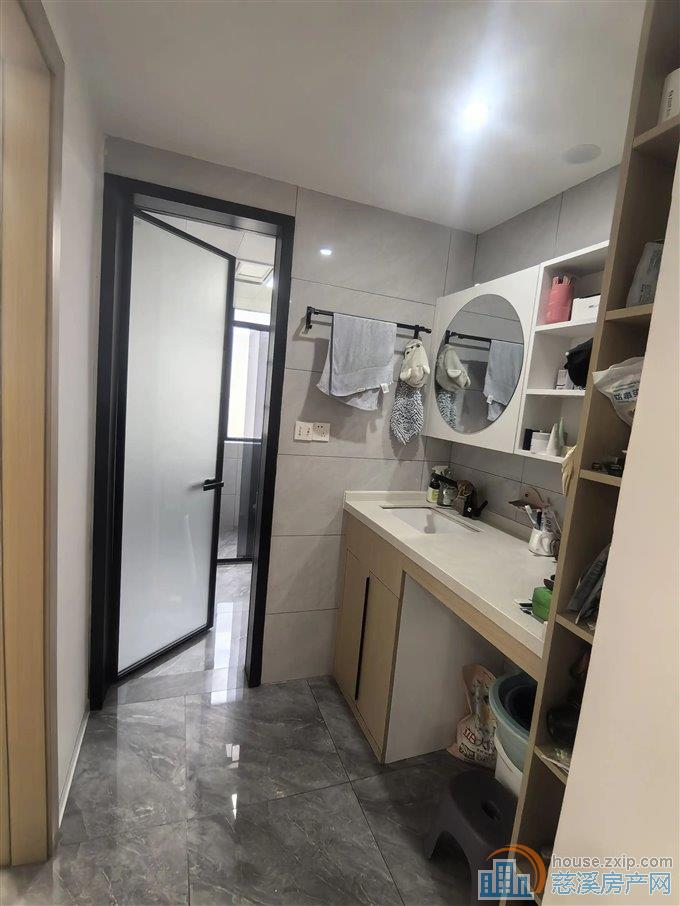 相士地南苑99平精装136万带车位杂物间