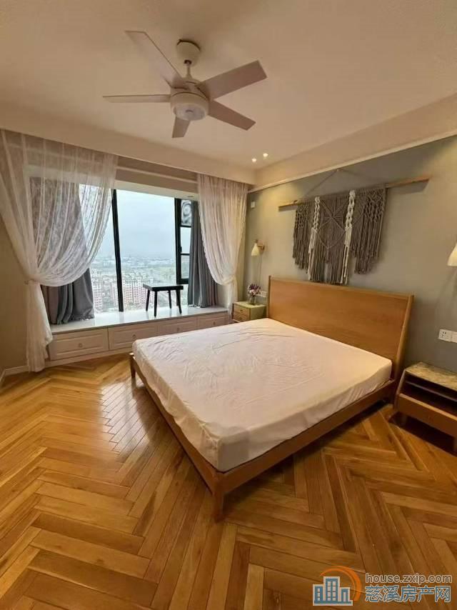 阳光城101平三间朝南精装带车位好楼层