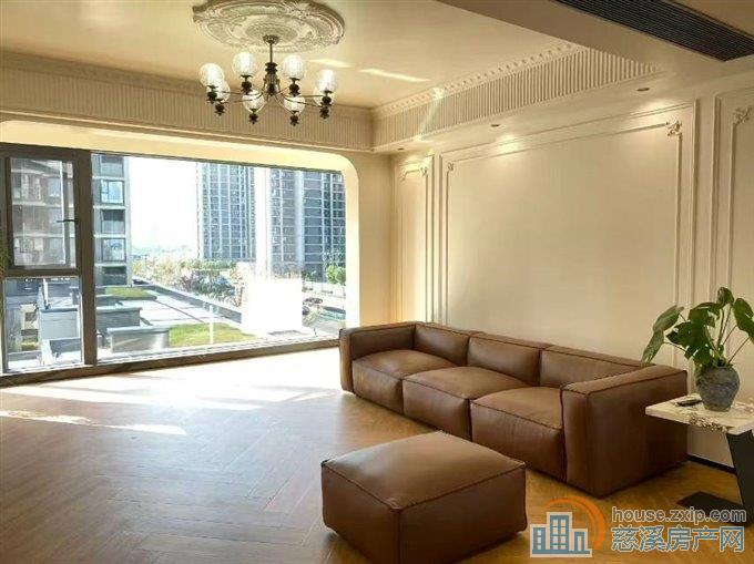 天钻花苑176平全新装修带地暖298万