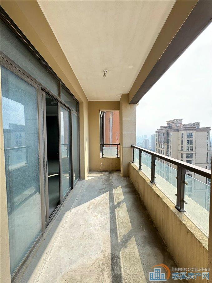 保利天悦湾花苑毛坯198平方156万