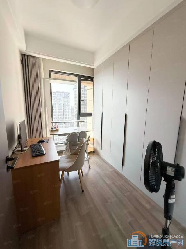 吾悦华府B区141平精装中高层226万