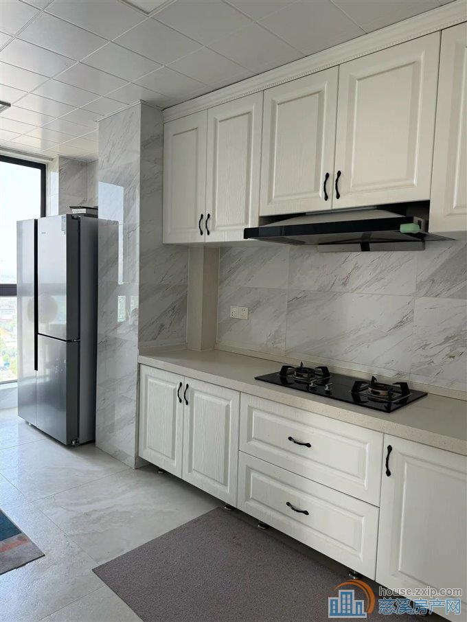 天悦湾花苑160平160万精装修