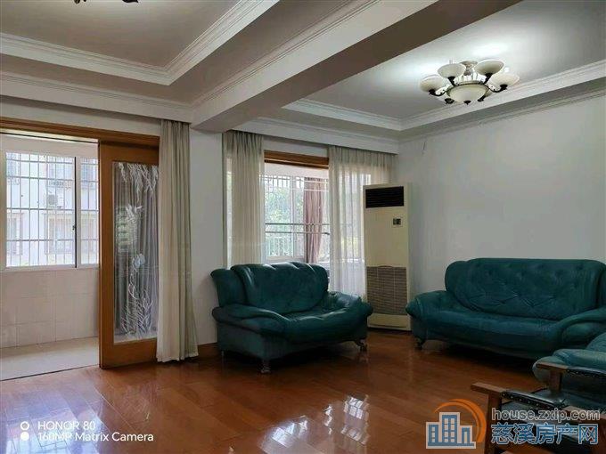 孙塘新村 三楼 151平送30平大车库