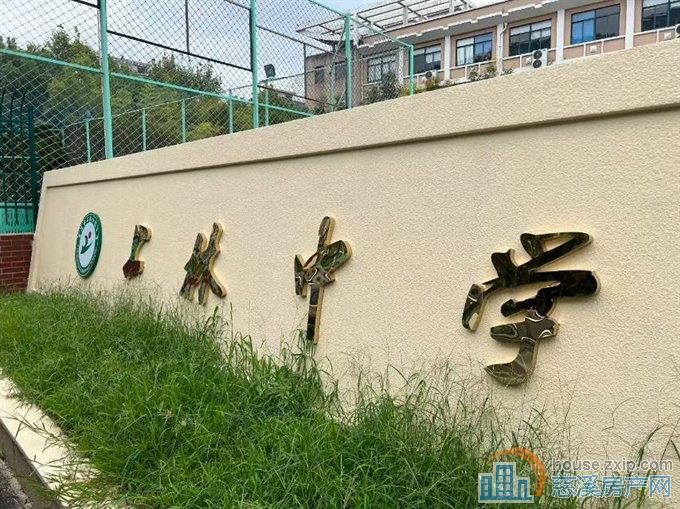 城东新村4楼65平十架空层一间