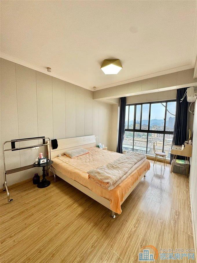 中梁泊景庭 131平125万 精装洋房