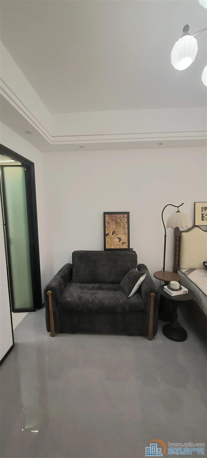 出租富丽湾景苑45平2600每月