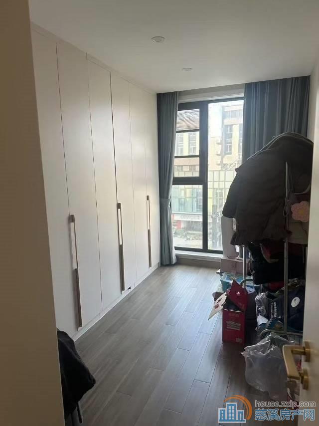 中海湖心半岛127平233.8万中间楼层