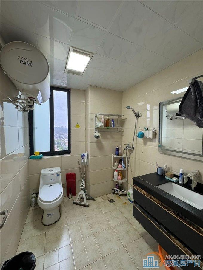 银桂苑131平150万精装带车位