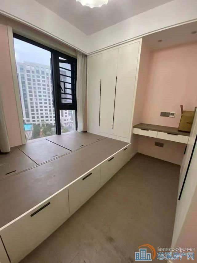 中海湖心半岛101平三室两厅两卫豪装