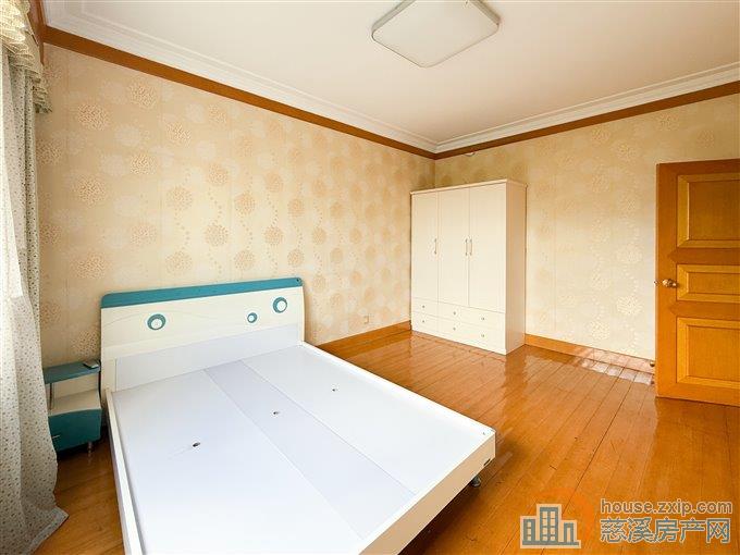 虞波花园4室2厅2卫1阳户型方正赠送阁楼